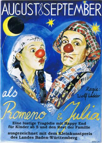 ROMENO und JULIA :
eine lustige Tragödie mit Happy End,
für Kinder ab Fünf und den Rest der Familie.

Die dicke August ist verliebt...in September, er aber nicht in sie.
Da hat die dicke August eine Idee:

Lass uns Romeno und Julia spielen!

Und September findet das ganz toll, bis er erfährt, daß er Julia küssen soll...

Regie: Wöffi Widder